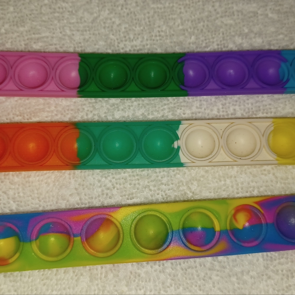 KIDS PLASTIC POP IT BRACELETS - Picture 4 of 4